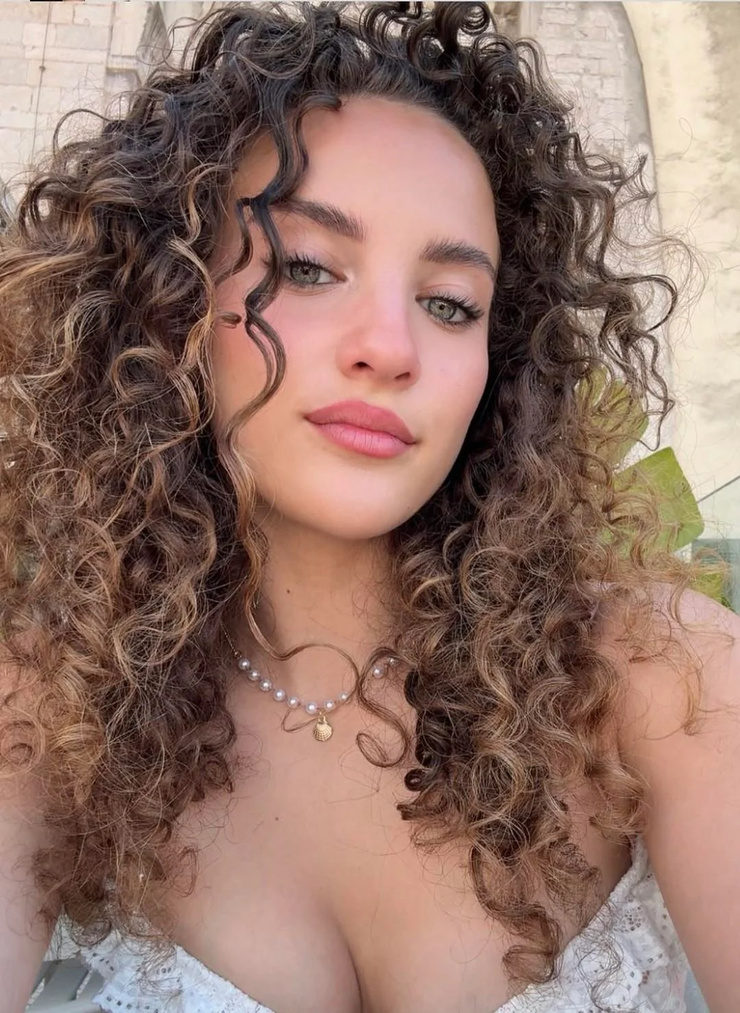 Sofie Dossi