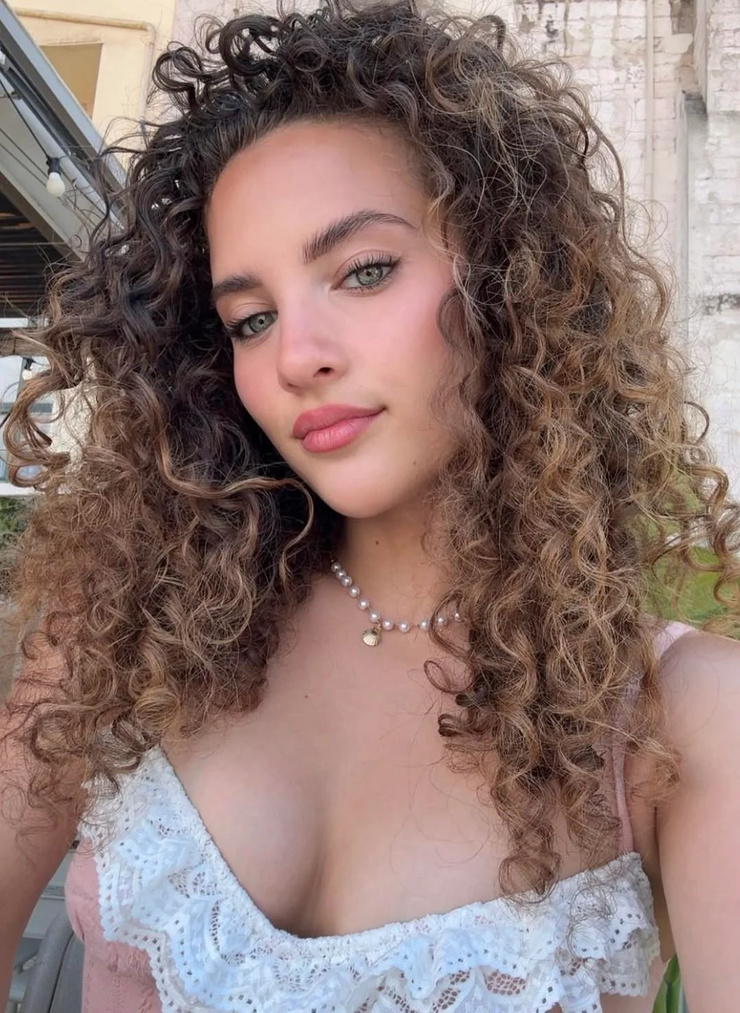 Sofie Dossi