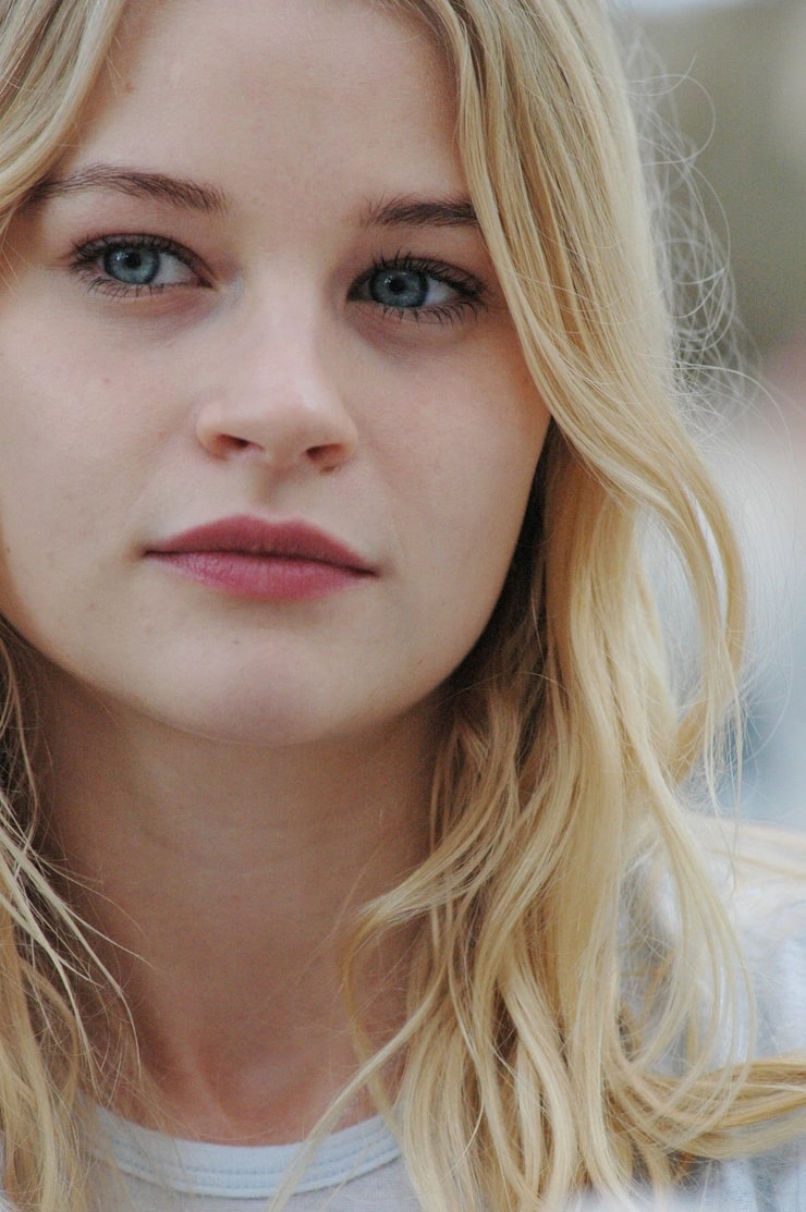 Emilie de Ravin