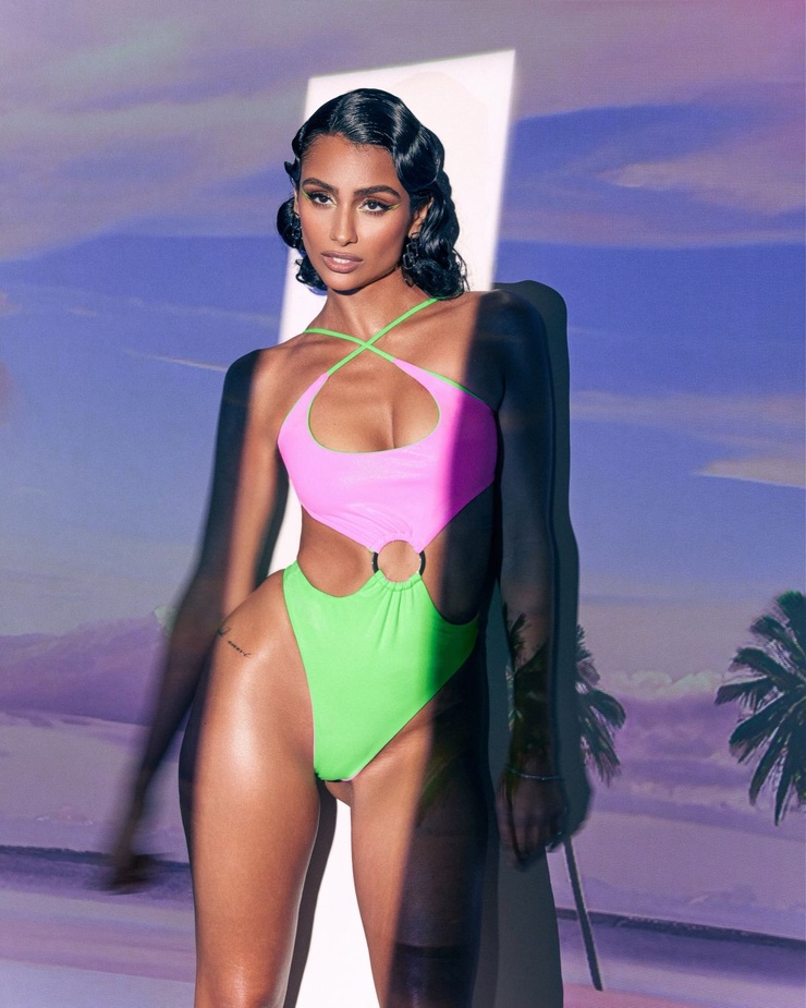 Nazanin Mandi