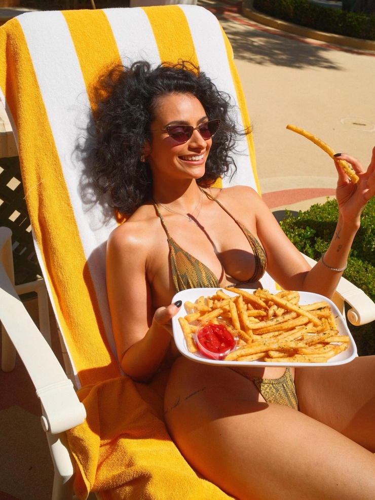 Nazanin Mandi