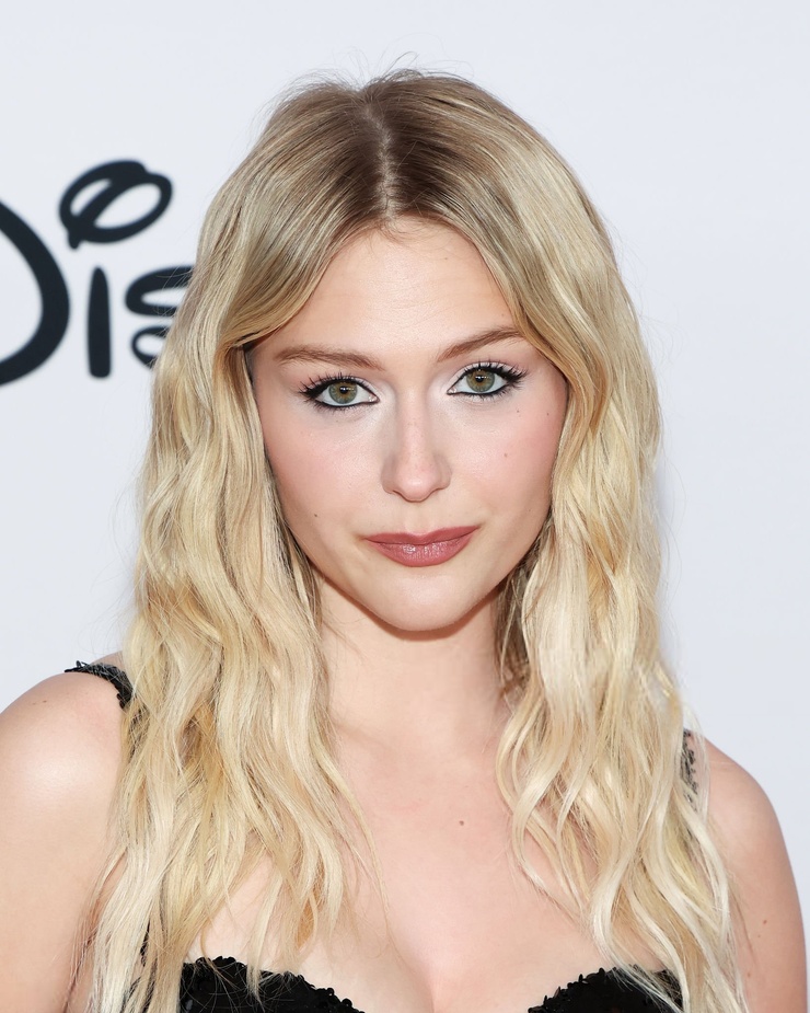 Alyvia Alyn Lind