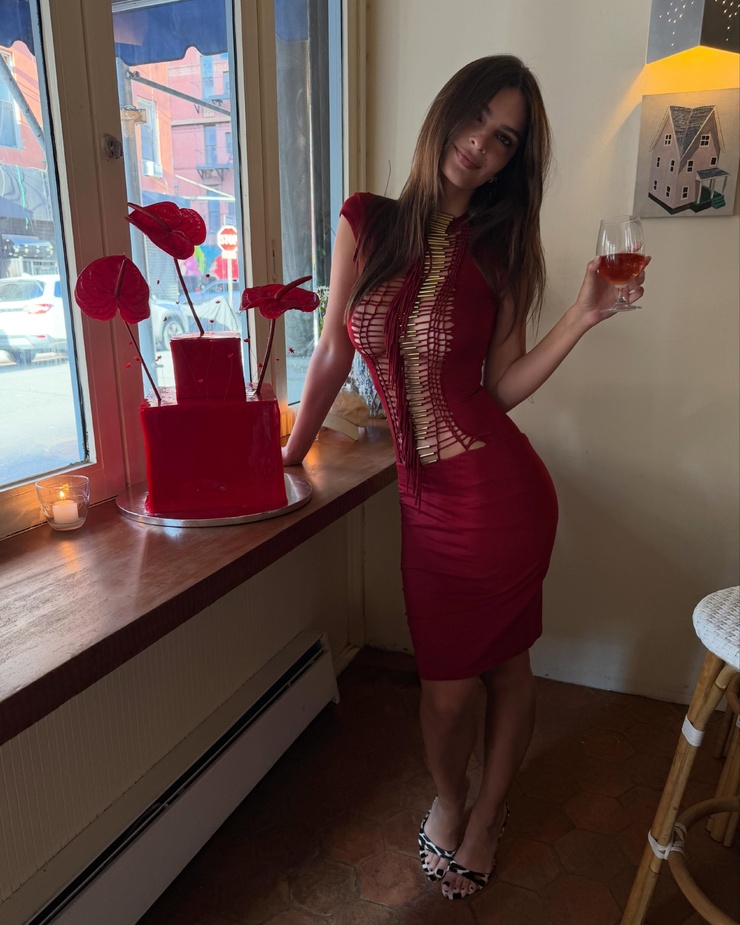 Emily Ratajkowski