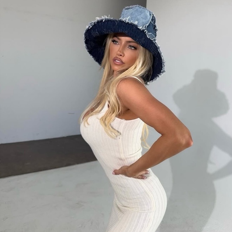 Lindsey Pelas