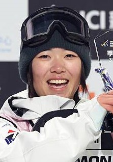 Momo Suzuki