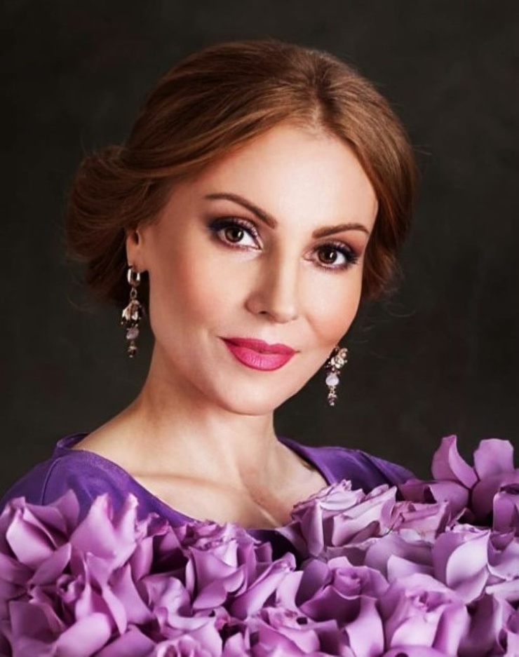 Albina Akhatova Albina Akhatova