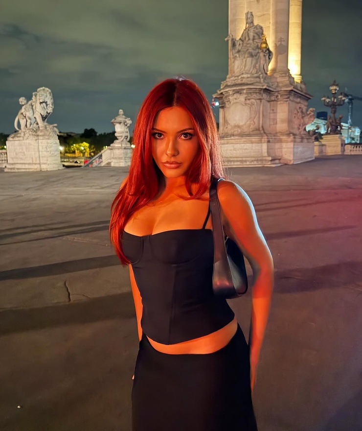 Atiana De La Hoya