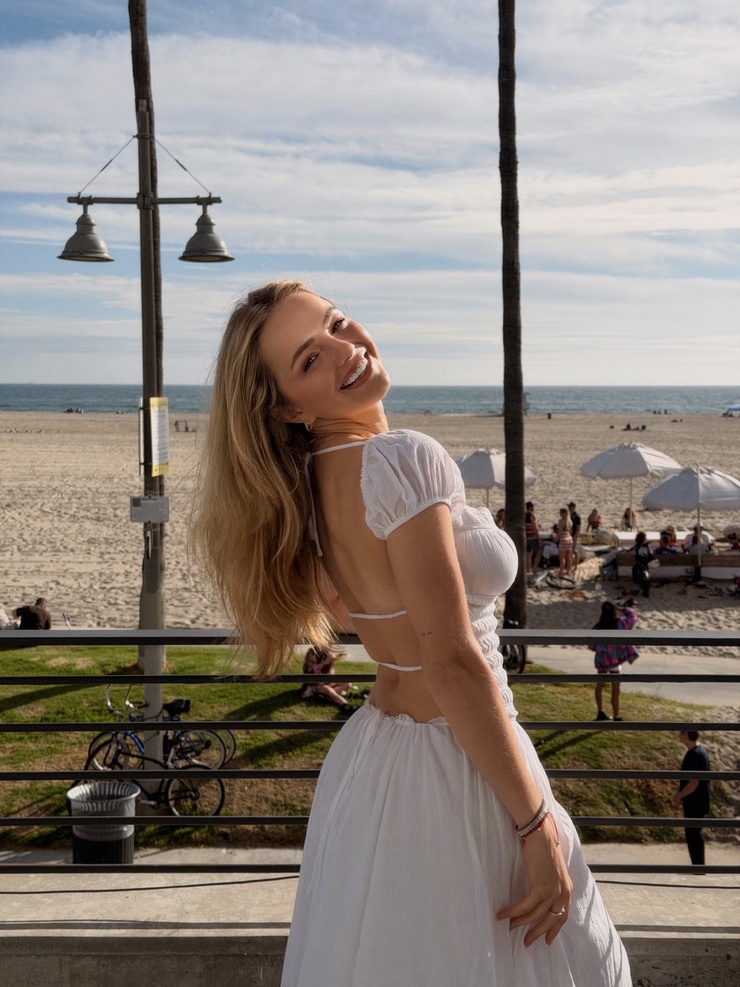 Oana Gregory