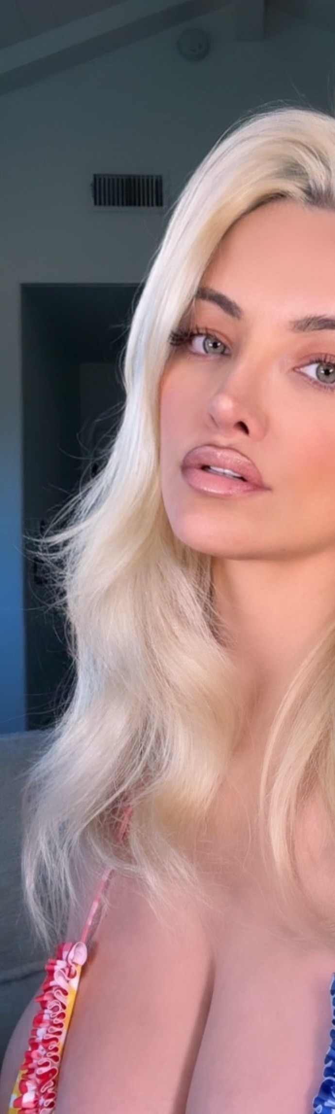 Lindsey Pelas