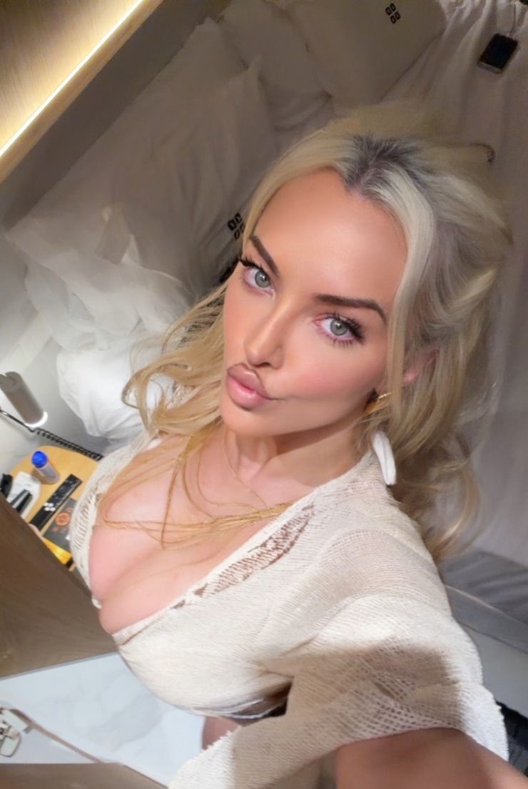 Lindsey Pelas