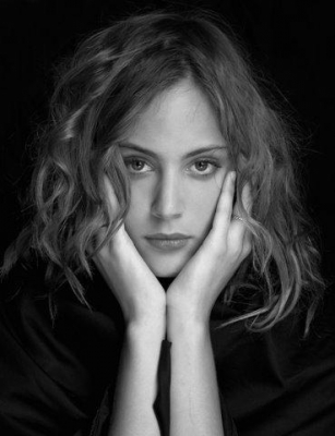 Nora Arnezeder