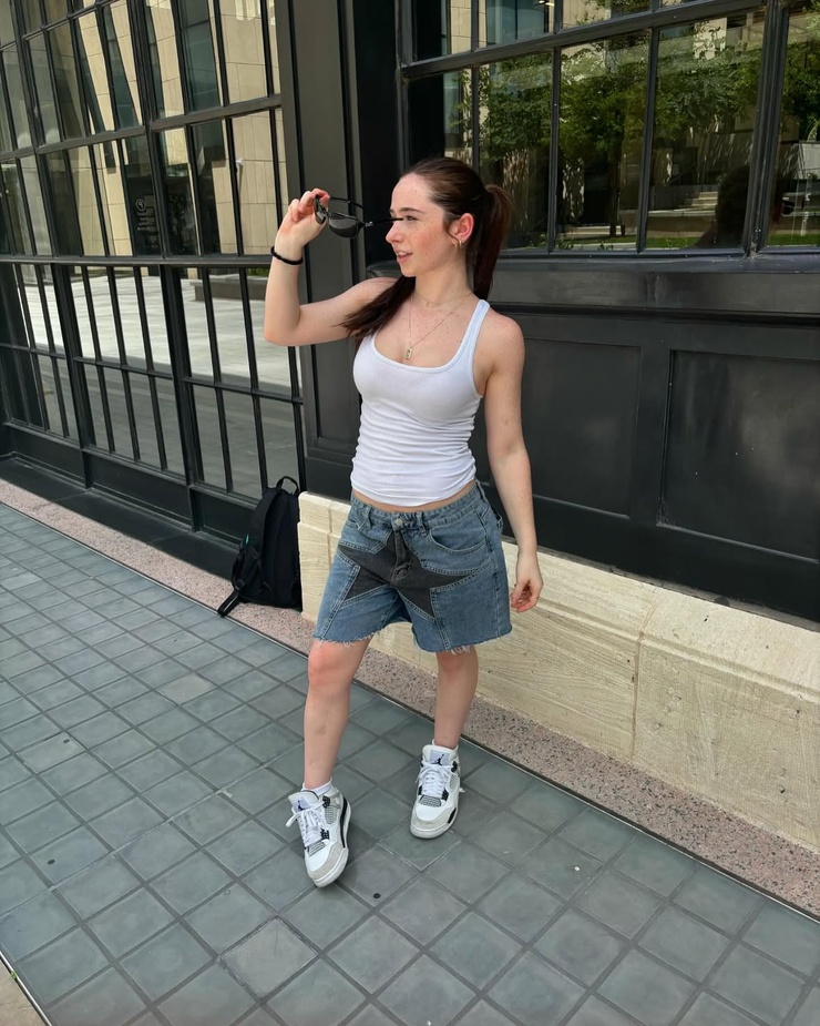 Ava Vivian Abrams