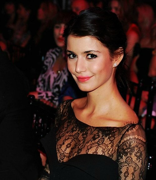 Beren Saat Beren Saat