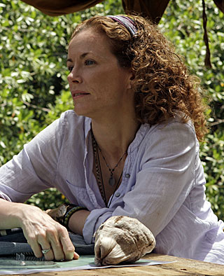 Leslie Hope image