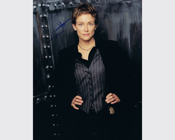 Leslie Hope