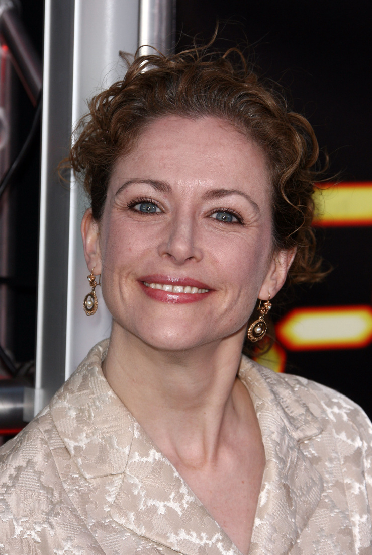 Picture of Leslie Hope