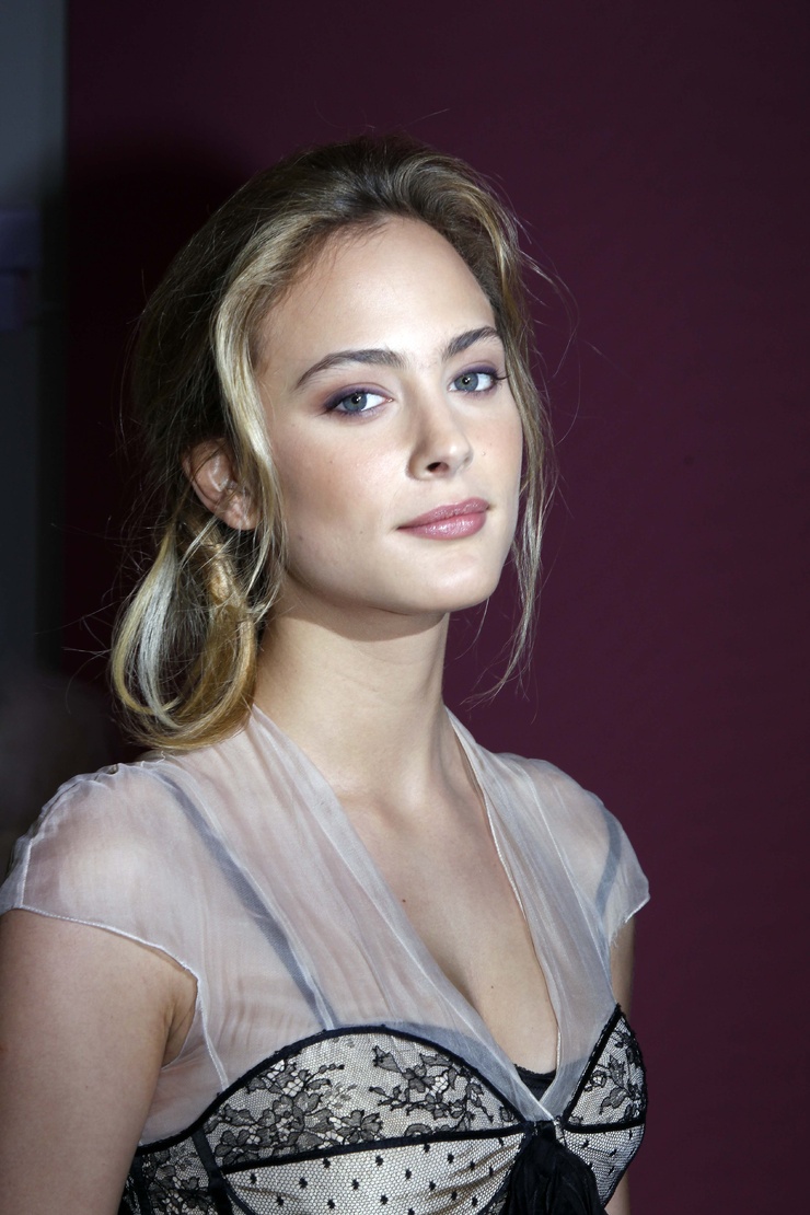Nora Arnezeder Nora Arnezeder