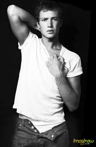 Ed Speleers picture