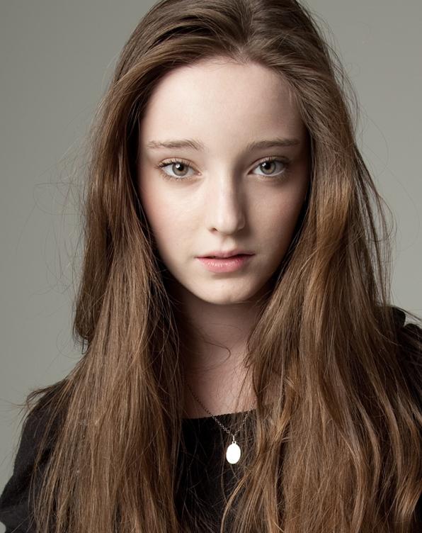 Emma Dumont Emma Dumont