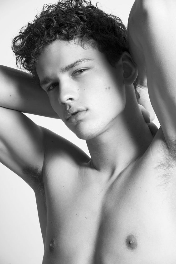 Simon Nessman image