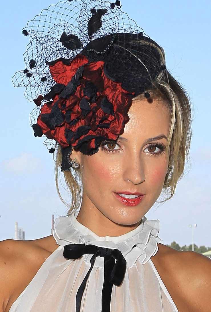 Laura Dundovic Laura Dundovic
