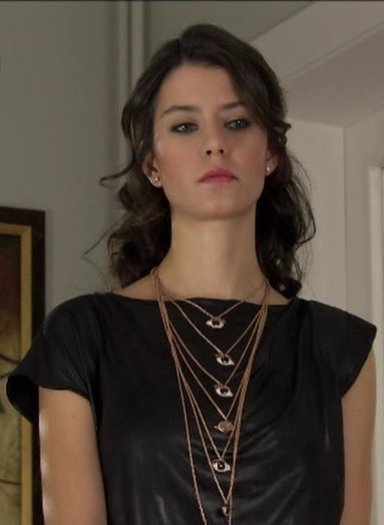 Beren Saat Beren Saat