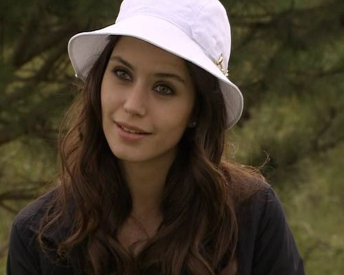 Beren Saat Beren Saat