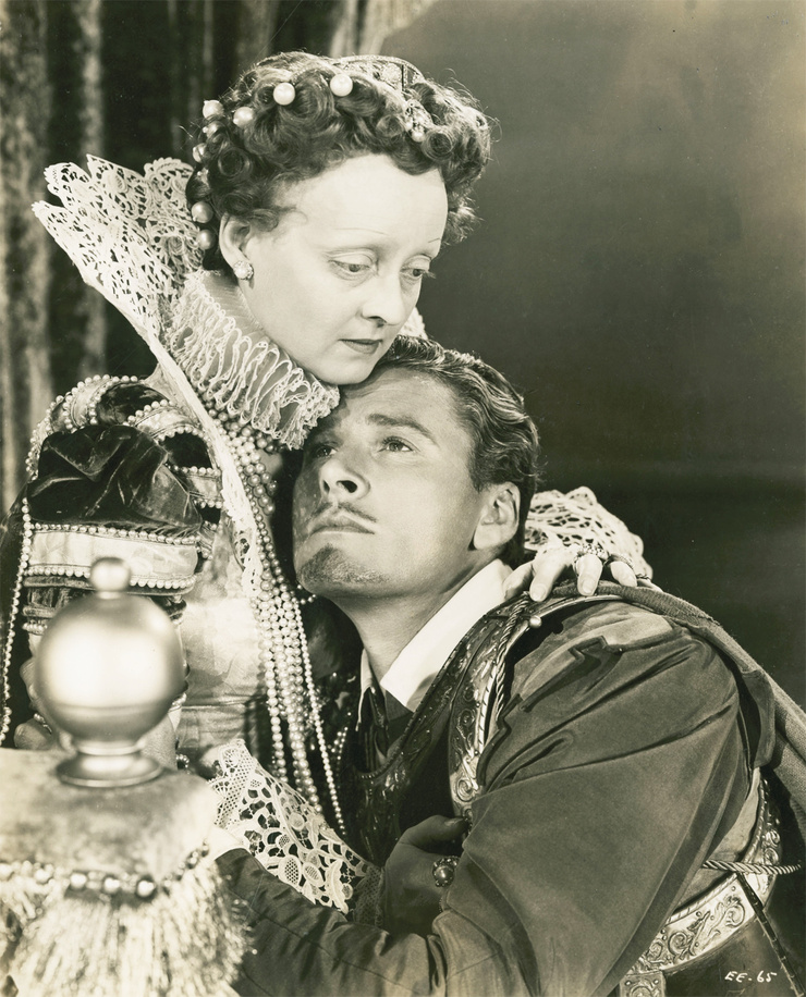 The Private Lives of Elizabeth and Essex (1939)
