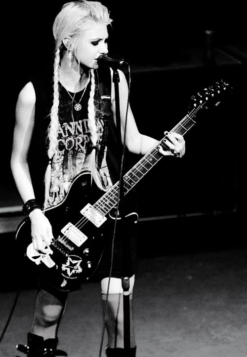 Taylor Momsen Taylor Momsen