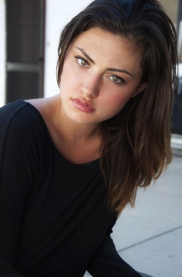 Phoebe Tonkin