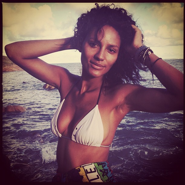 Emanuela De Paula Emanuela De Paula