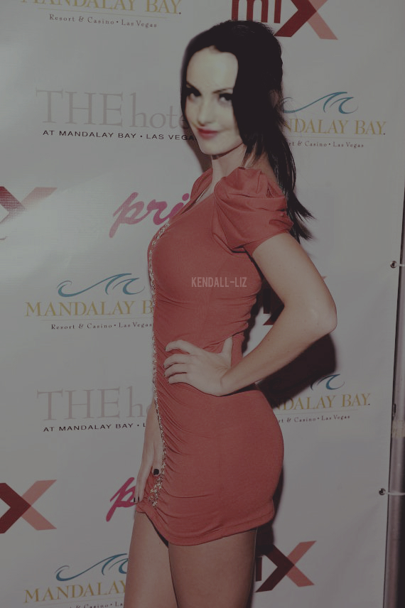 Elizabeth Gillies Elizabeth Gillies