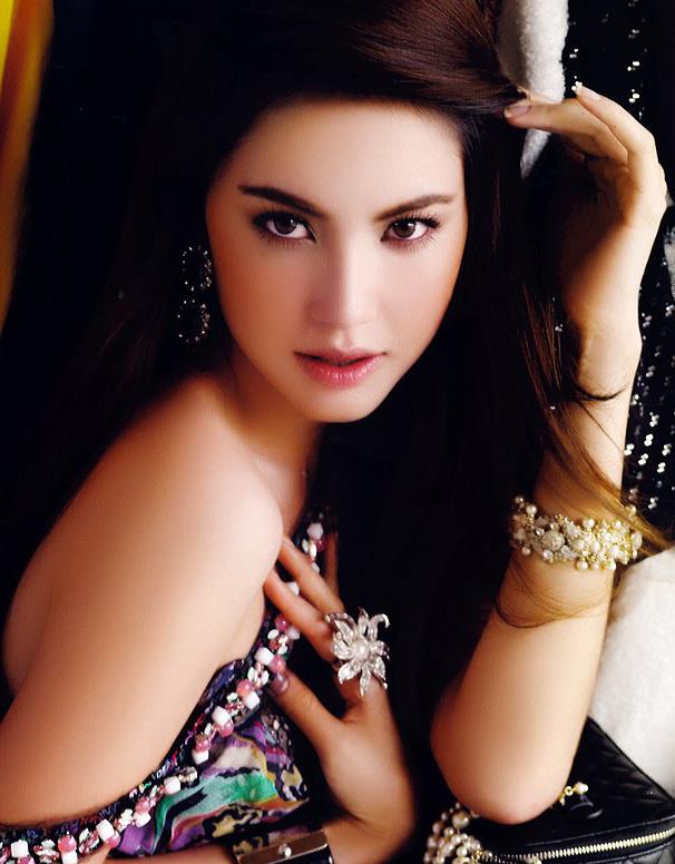 Davika Hoorne Davika Hoorne