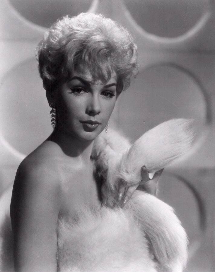 Stella Stevens