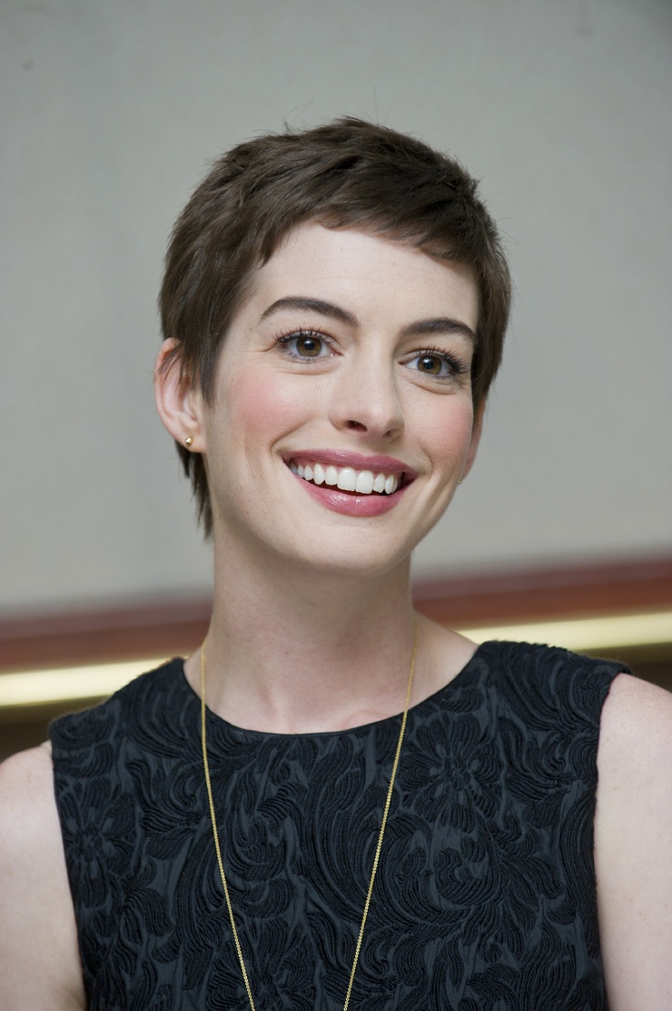 Anne HATHAWAY