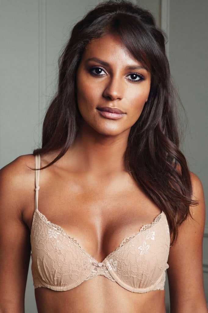 Emanuela De Paula Emanuela De Paula