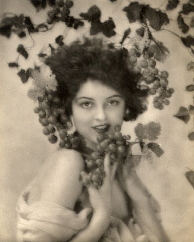 Lilian Bond Lilian Bond