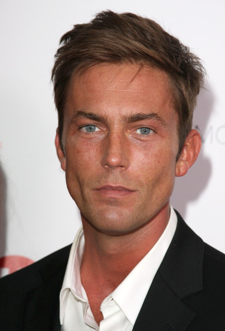 Desmond Harrington