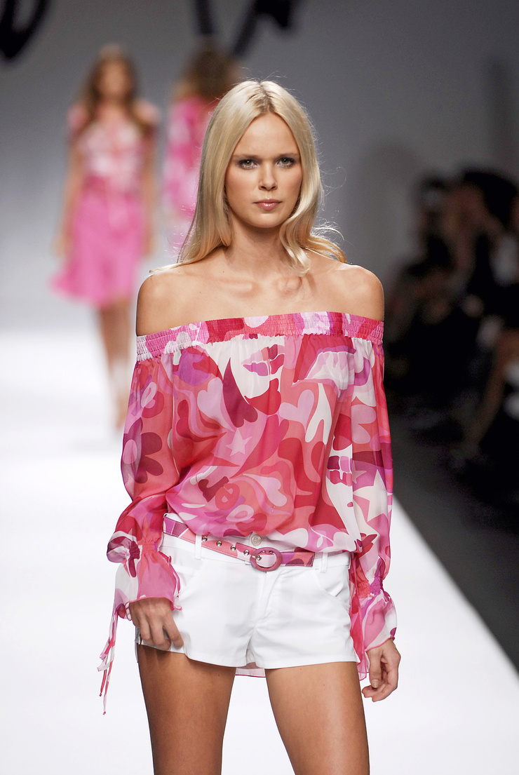 Dewi Driegen picture, image size:740x1105