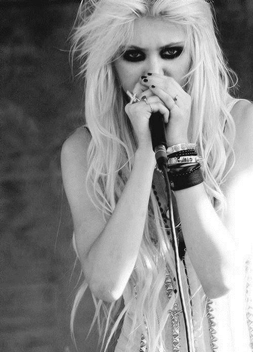 Taylor Momsen Taylor Momsen