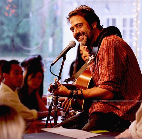 Jeffrey Dean Morgan