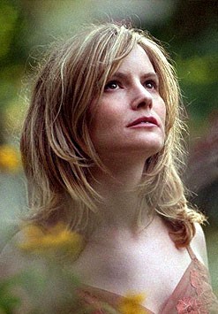 Jennifer Jason Leigh