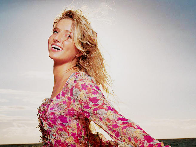 Annabelle Wallis