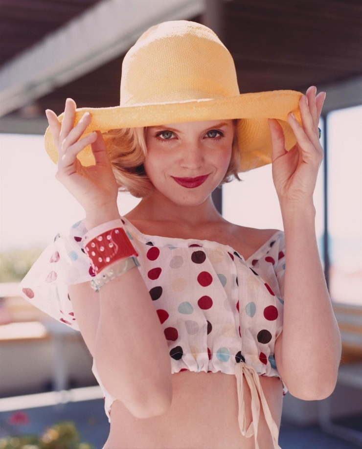 Mena Suvari