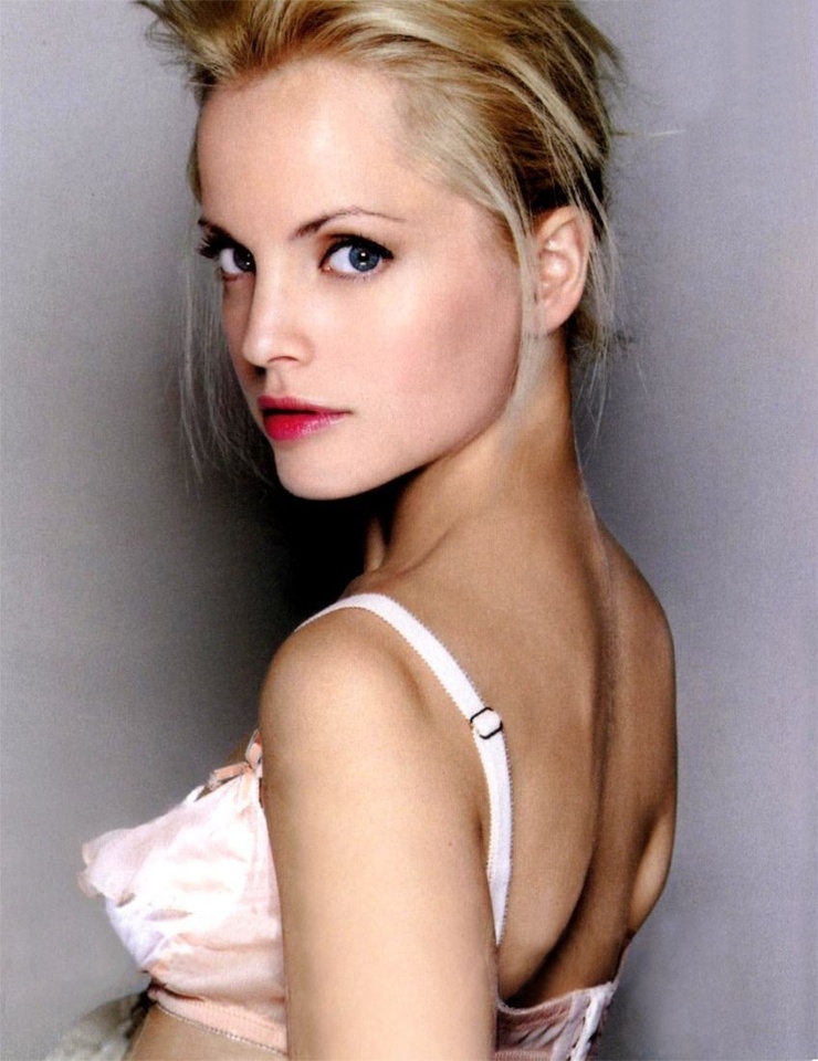 Mena Suvari