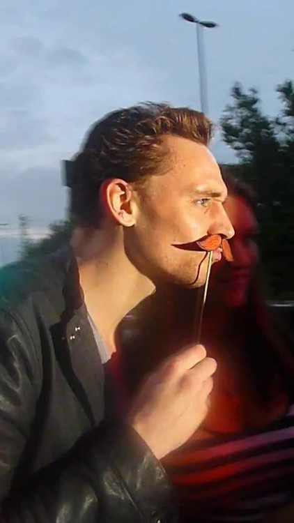 Tom Hiddleston Tom Hiddleston