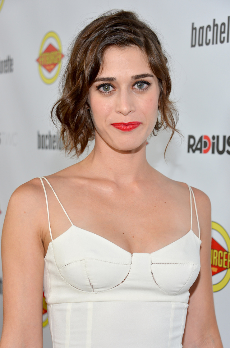 Lizzy Caplan