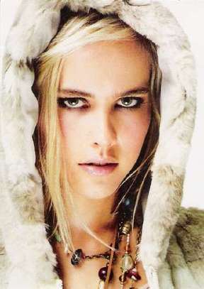 Isabel Lucas Isabel Lucas