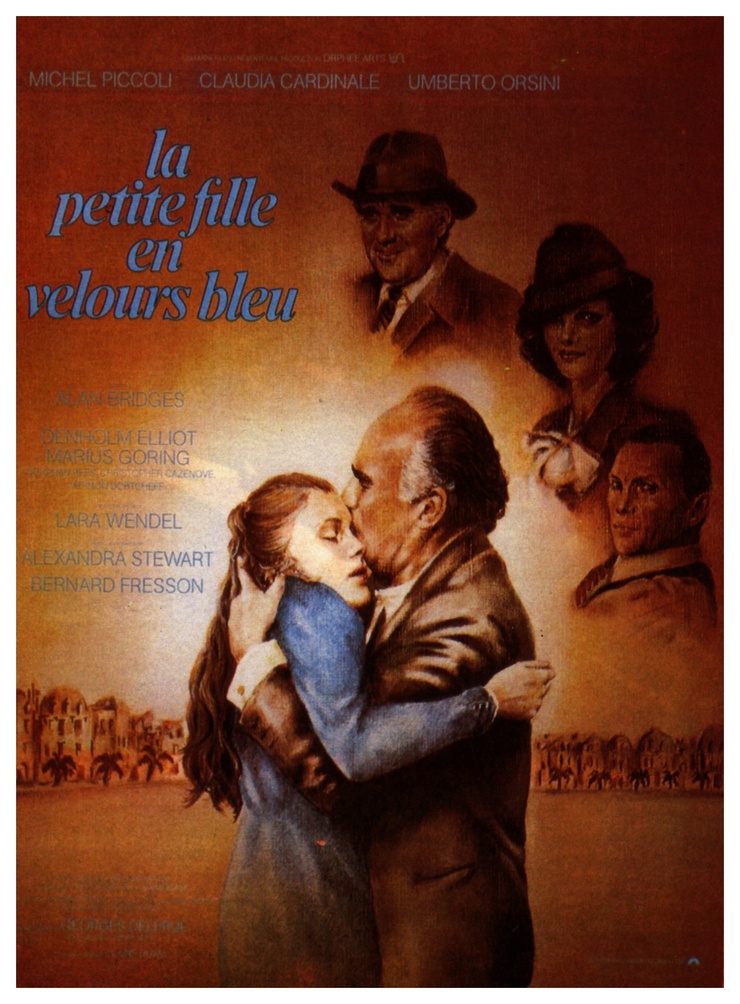 La petite fille en velours bleu