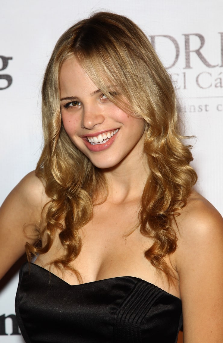 Фото halston sage